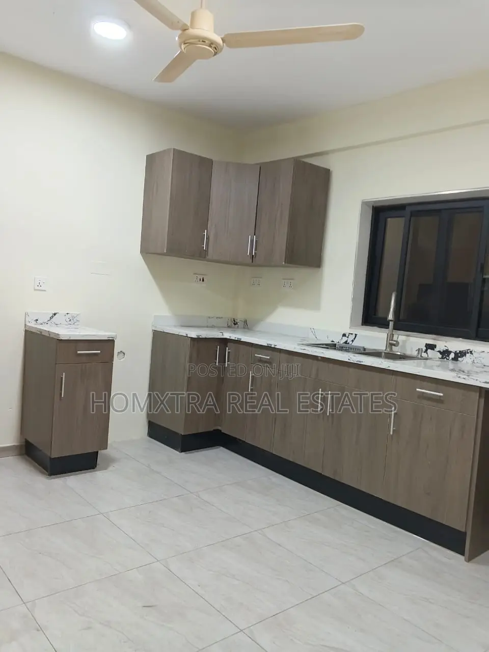 3bdrm Apartment in Homxtra Real Estates, Overhead for rent