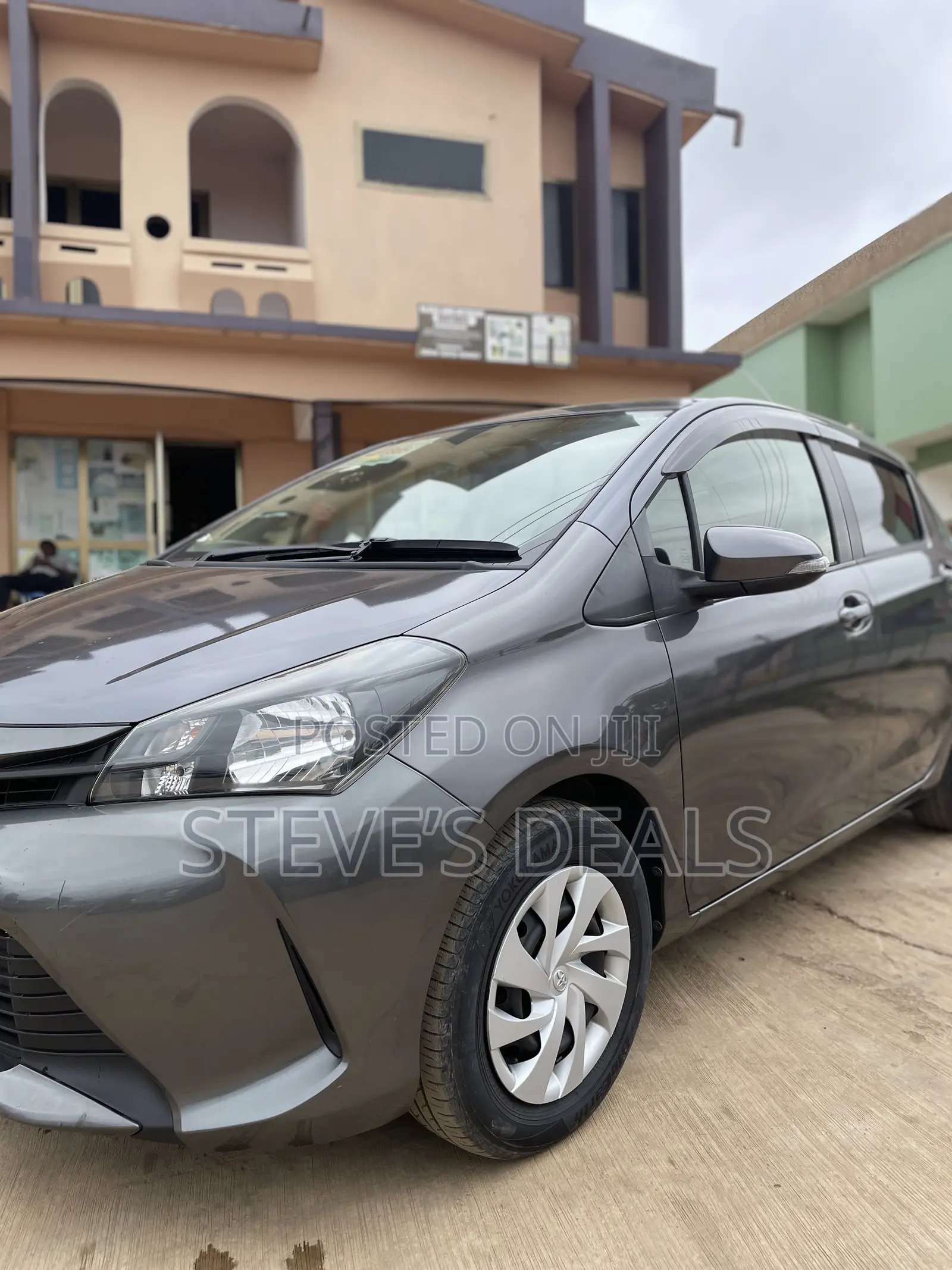 Toyota Vitz 1.3 FWD 5dr 2015 Gray