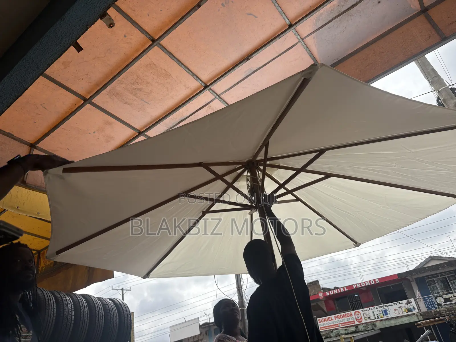Luxury 3m Wooden Market Patio Umbrella – Heavy-Duty Outdoor Shade