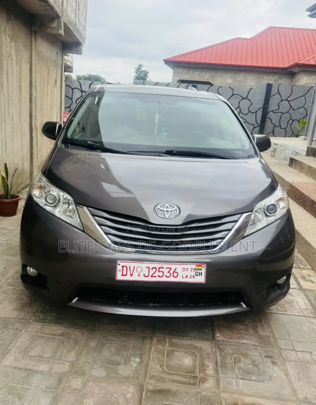 Toyota Sienna XLE Premium 8 Passenger (3.5L 6cyl 8A) 2017 Gray