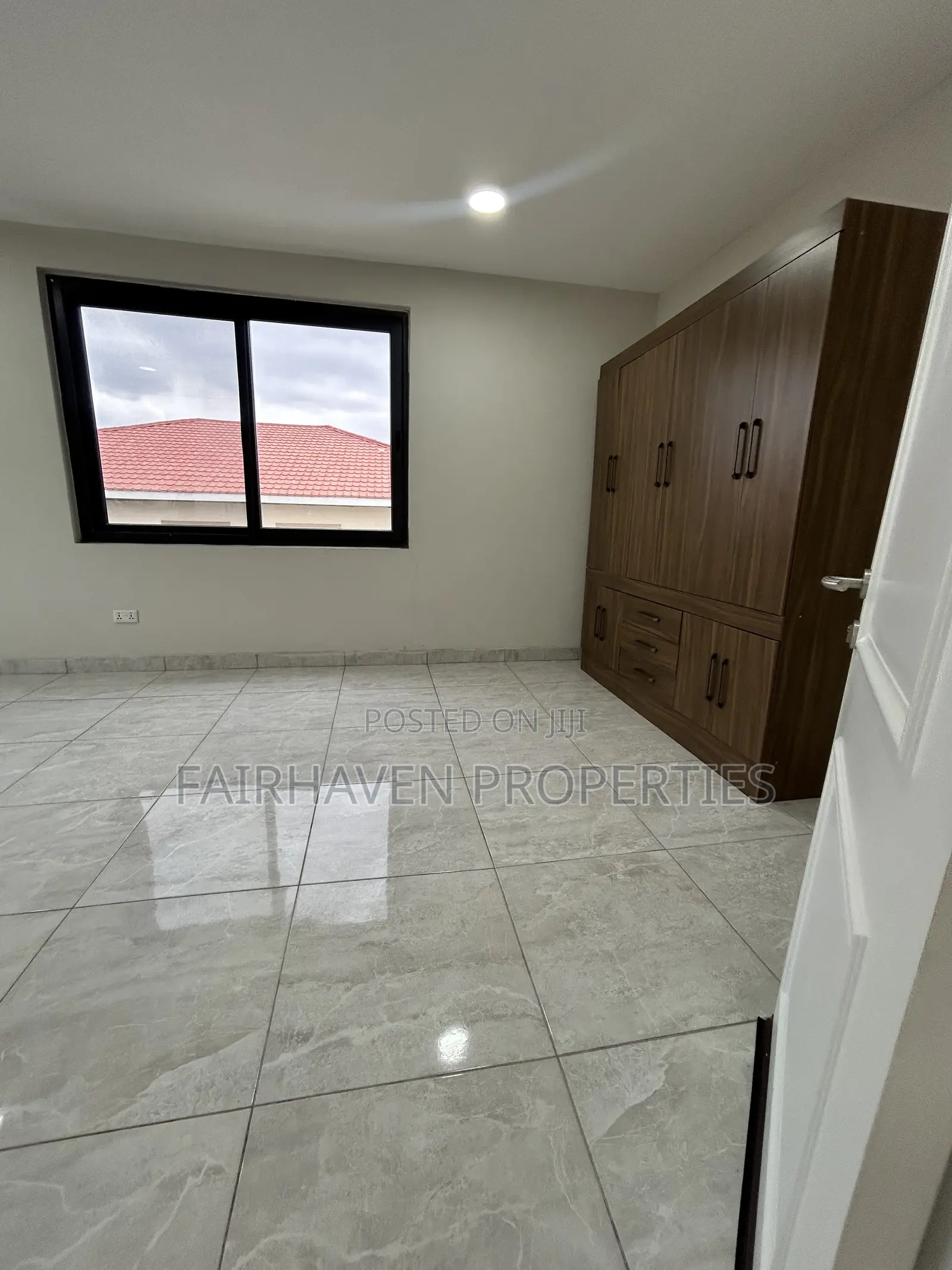 3bdrm Apartment in A&C Mall, East Legon for rent