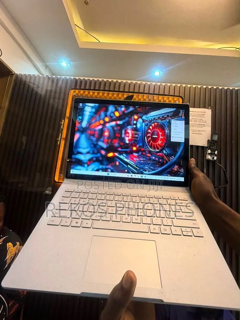 New Laptop Microsoft Surface Book 2 8GB Intel Core i5 SSD 256GB