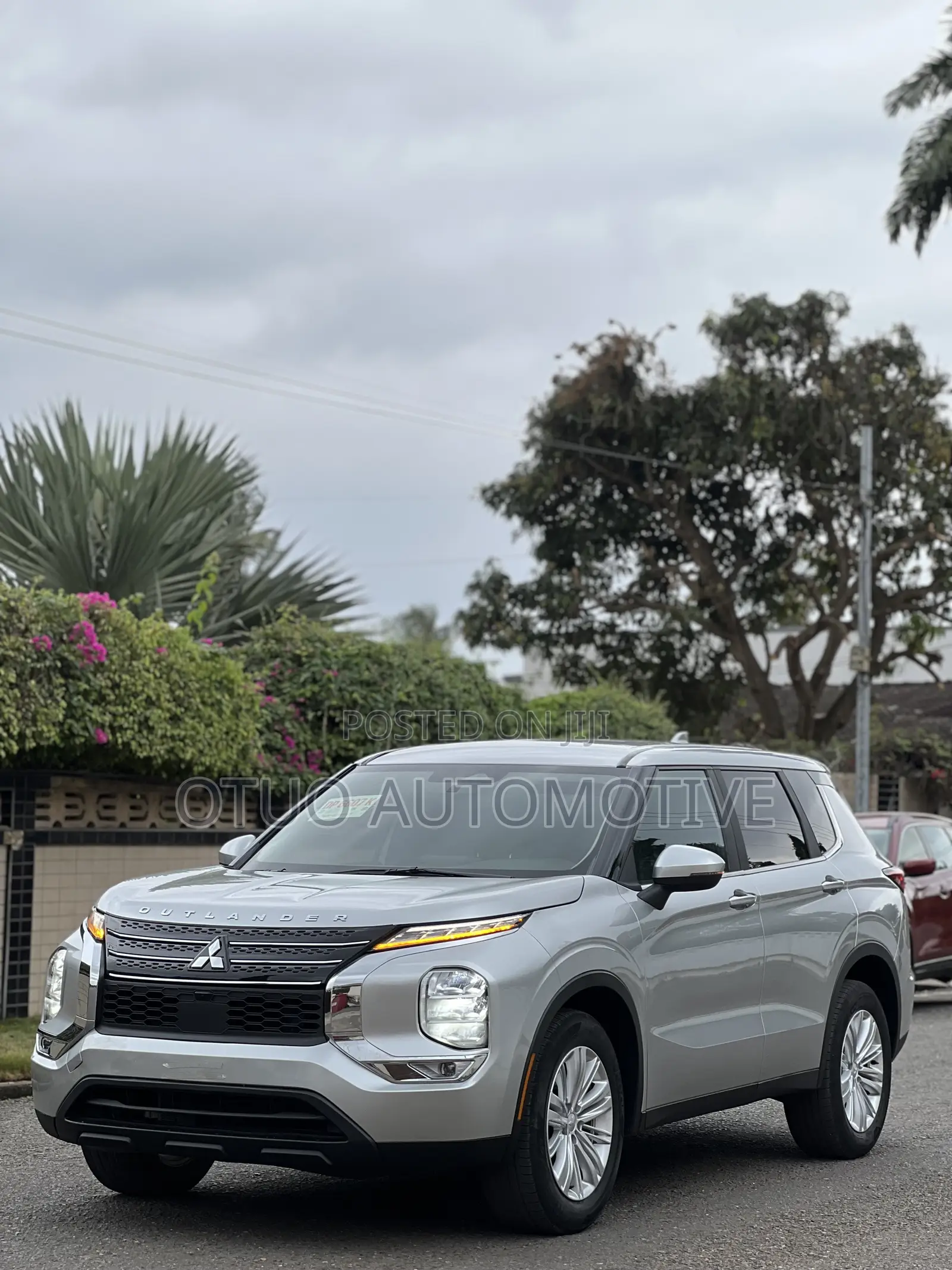 Mitsubishi Outlander 2021 Silver