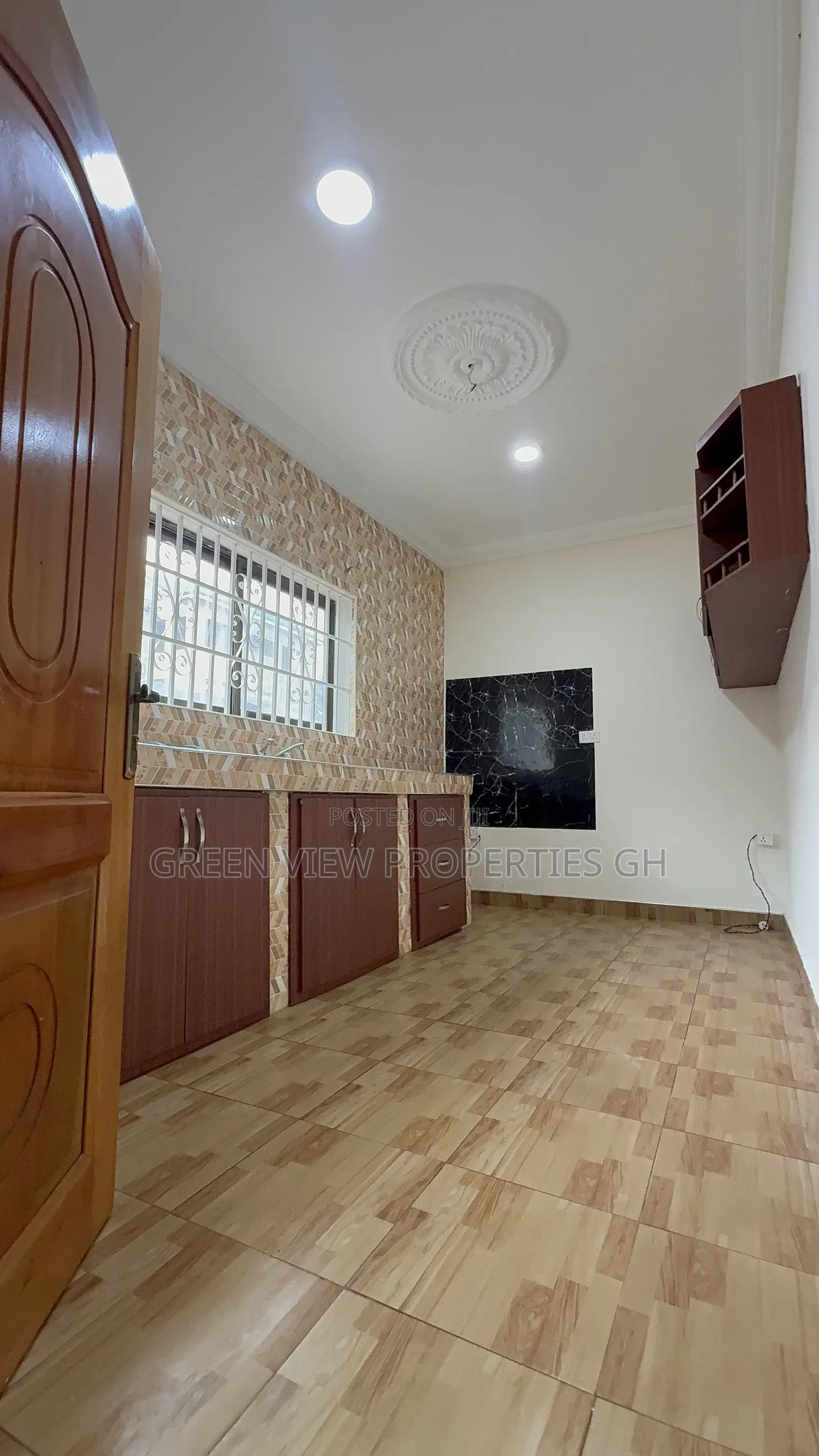 2bdrm Apartment in West Hills Mall Area for rent