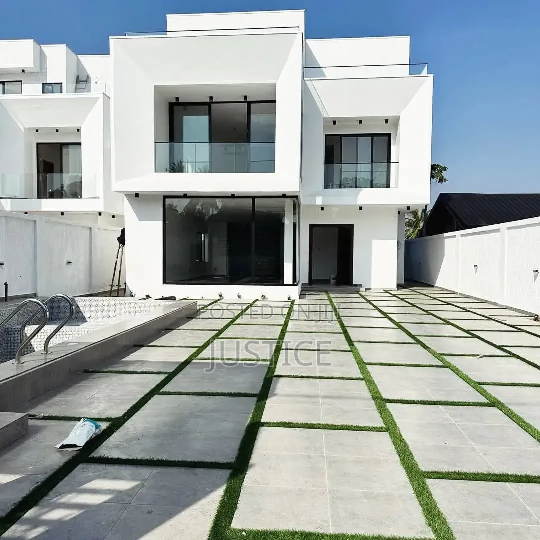 4bdrm House in Ashaley Botwe, School Junction for sale