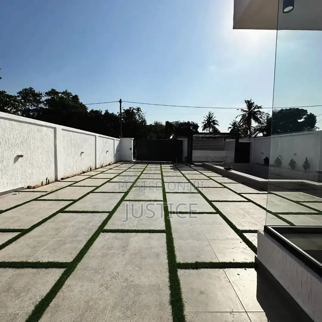 4bdrm House in Ashaley Botwe, School Junction for sale