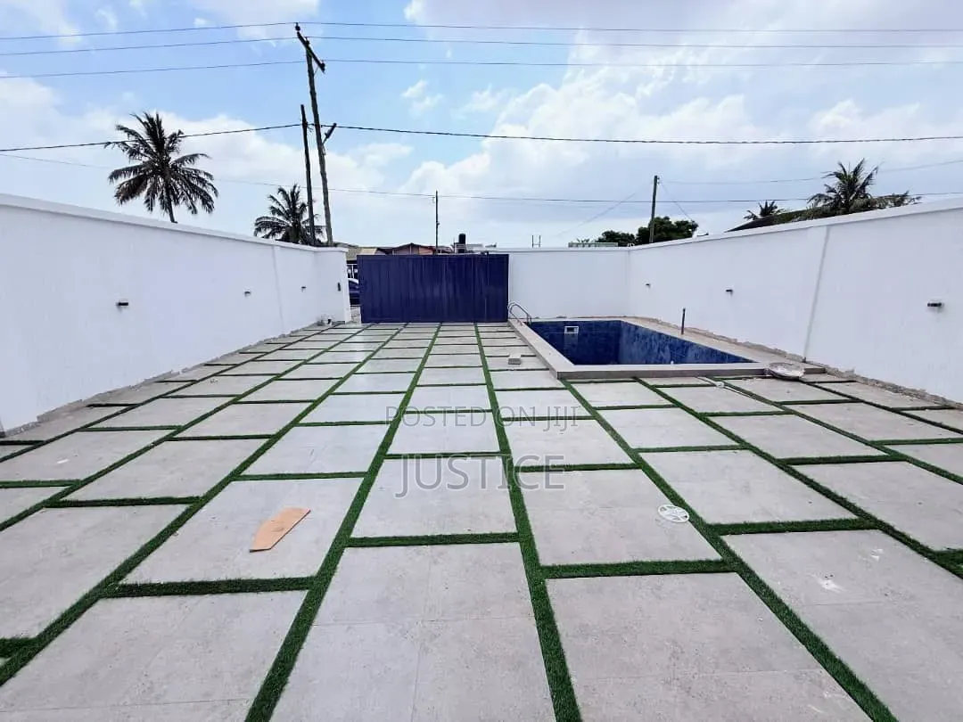 4bdrm House in Ashaley Botwe, School Junction for sale