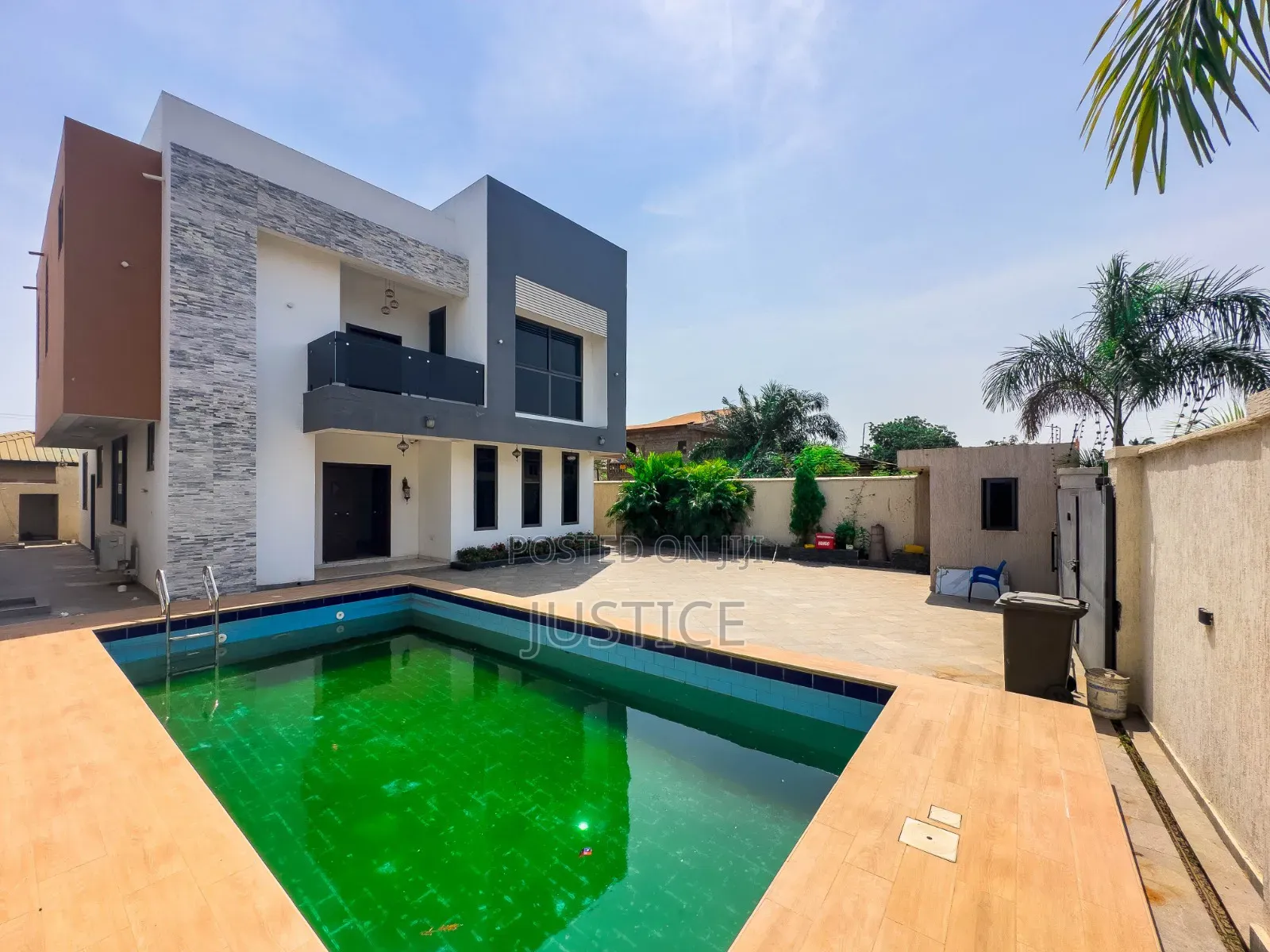 4bdrm Duplex in Nmai Dzon for sale