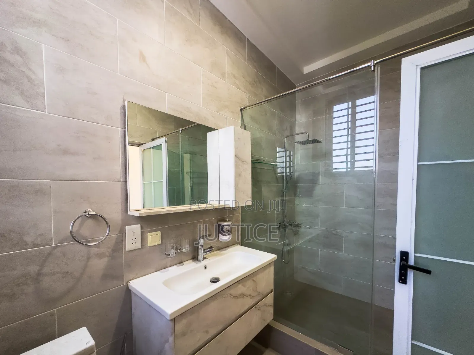 4bdrm Duplex in Nmai Dzon for sale