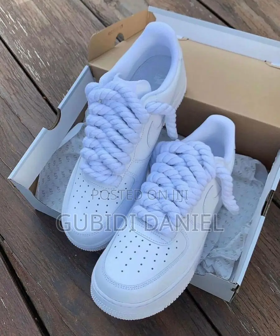 Nike Air Force 1 Low 'Triple White' a Jumbo Rope Lace