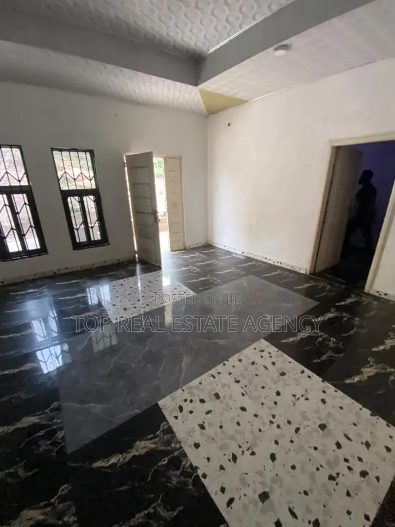 1bdrm Apartment in Sowutuom, Israel Park for rent