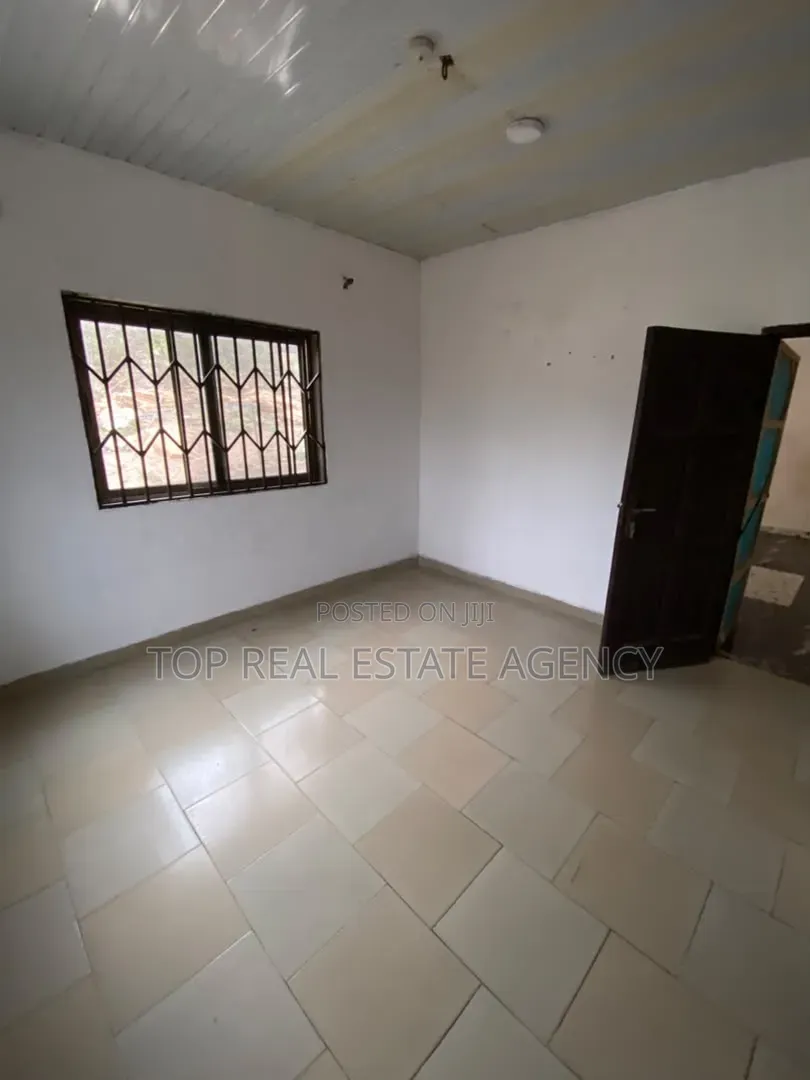 1bdrm Apartment in Sowutuom, Israel Park for rent