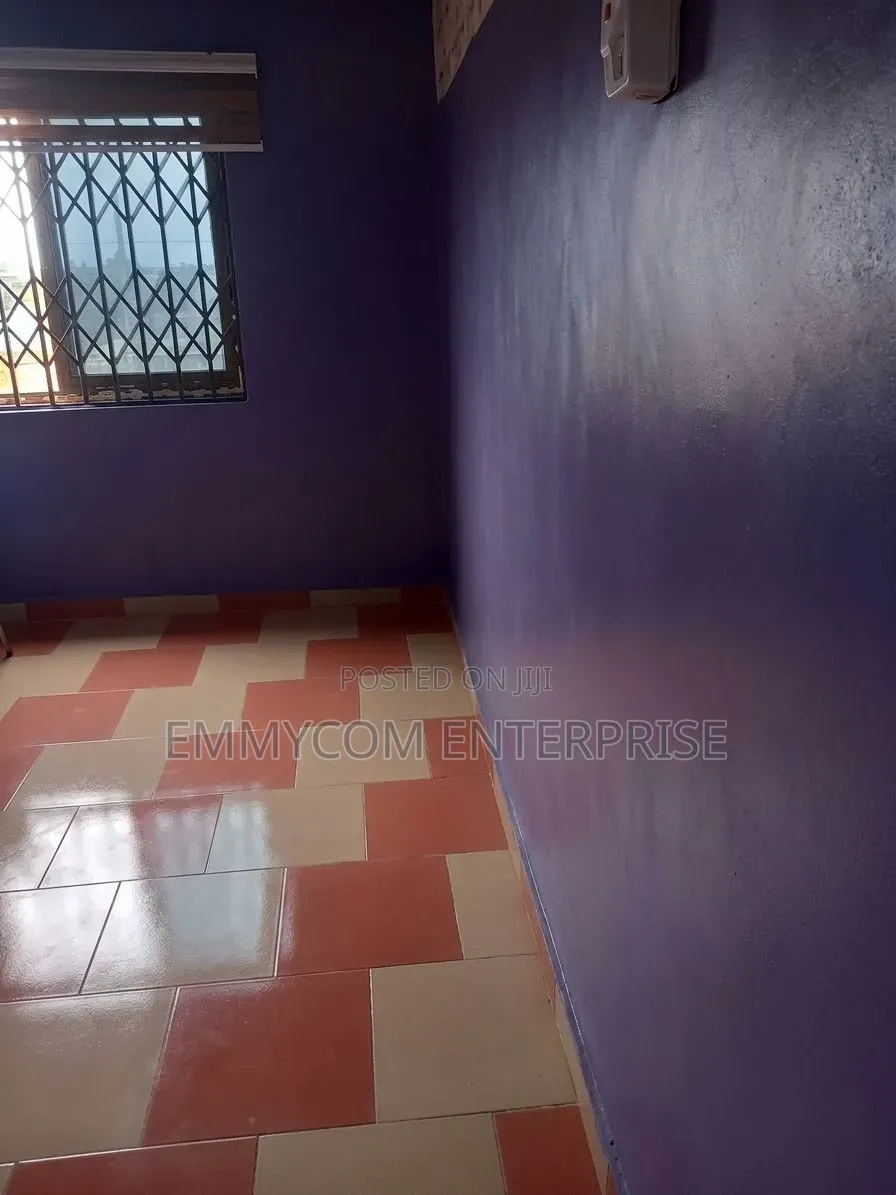 1bdrm Room & Parlour in Gomoa East for rent