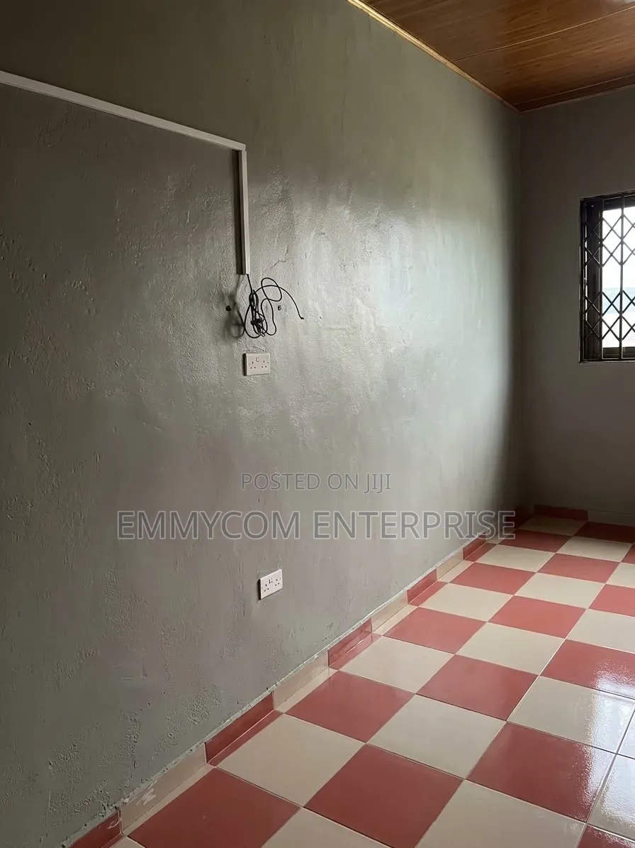 1bdrm Room & Parlour in Gomoa East for rent