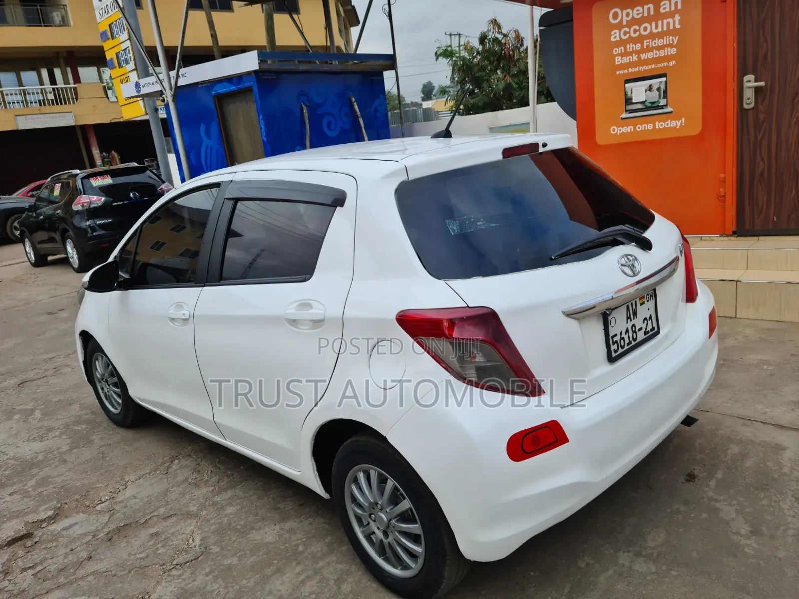 Toyota Vitz 2013 Off white