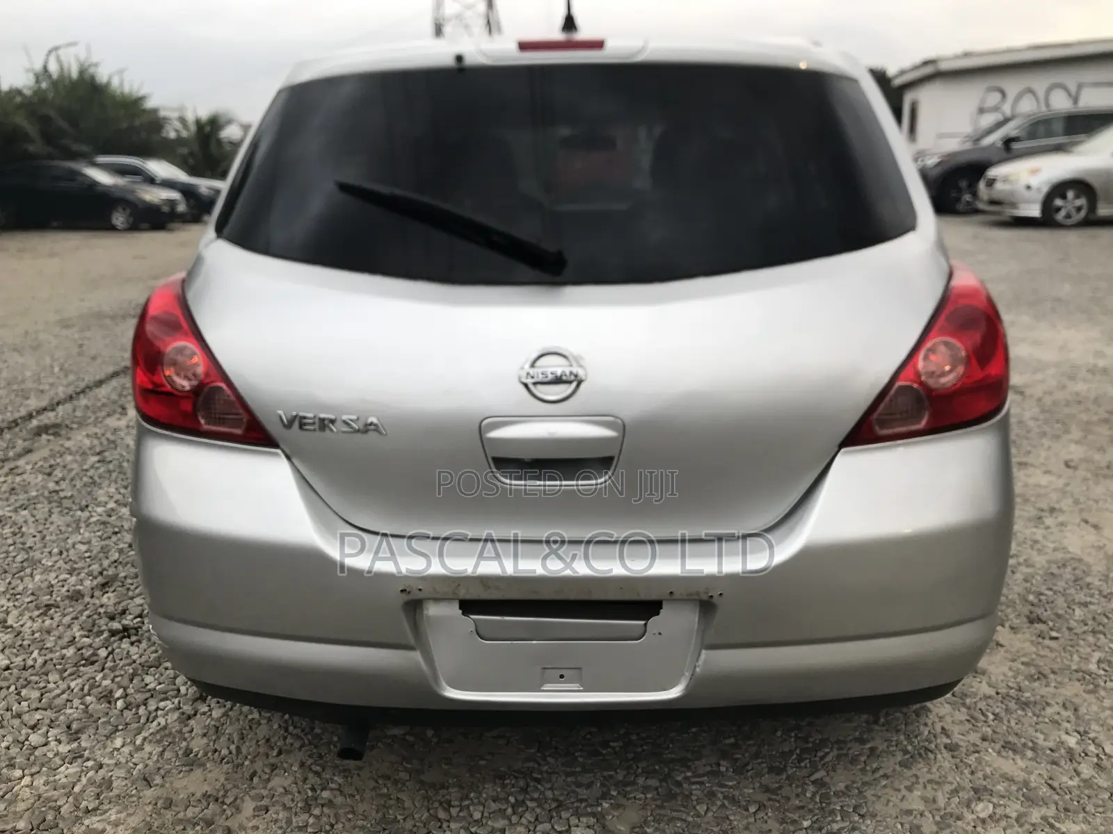 Nissan Versa 1.8 S Hatchback 2011 Silver