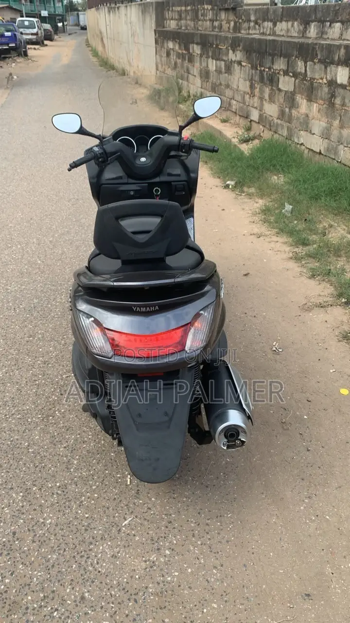 Yamaha Majesty 2023 Gray