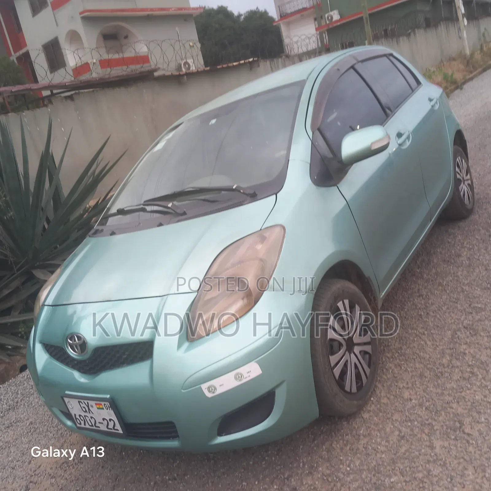 Toyota Vitz 1.3 FWD 3dr 2010 Green