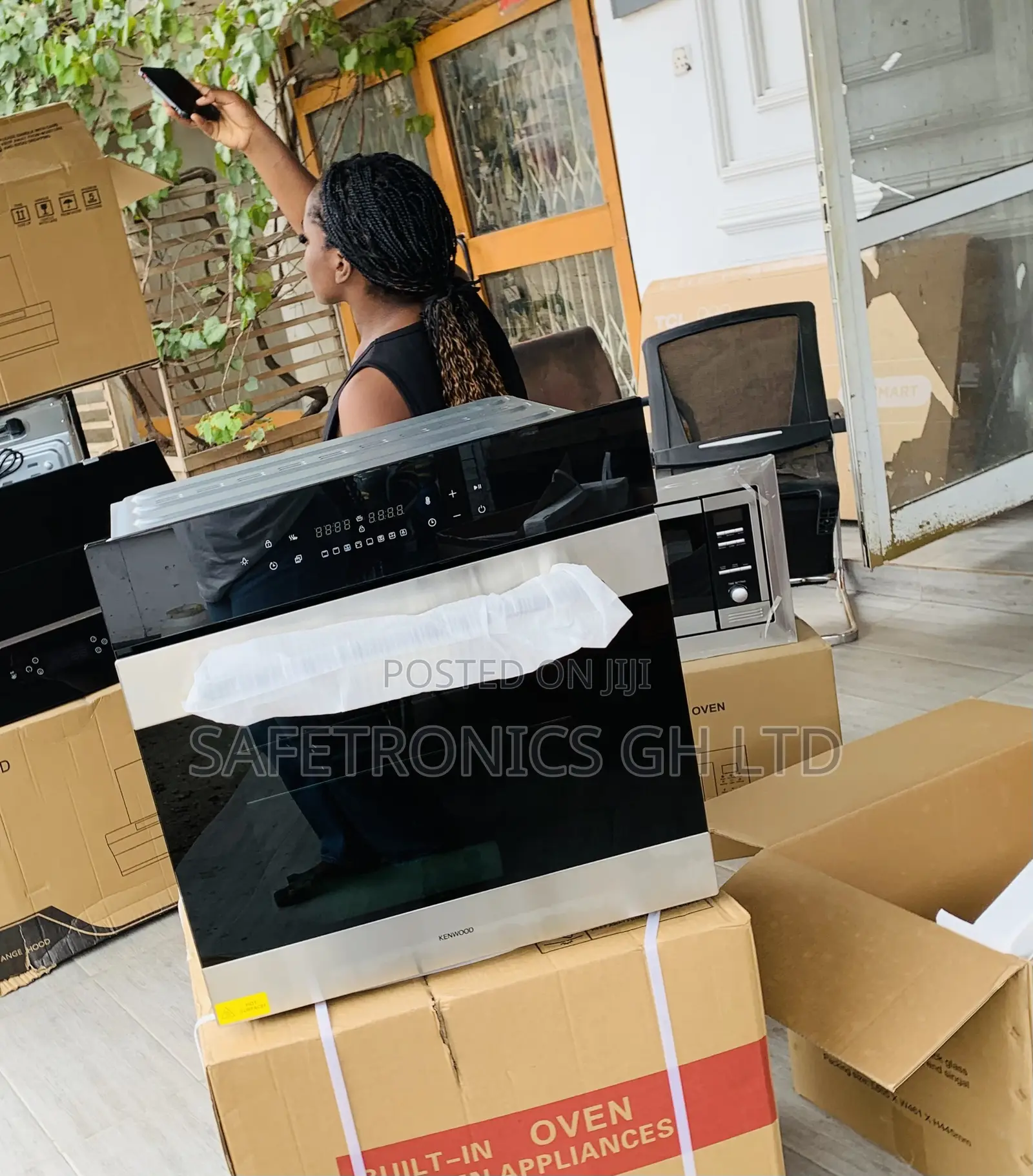 Extremely Powerful Kenwood Inbuilt Black Sliver Oven