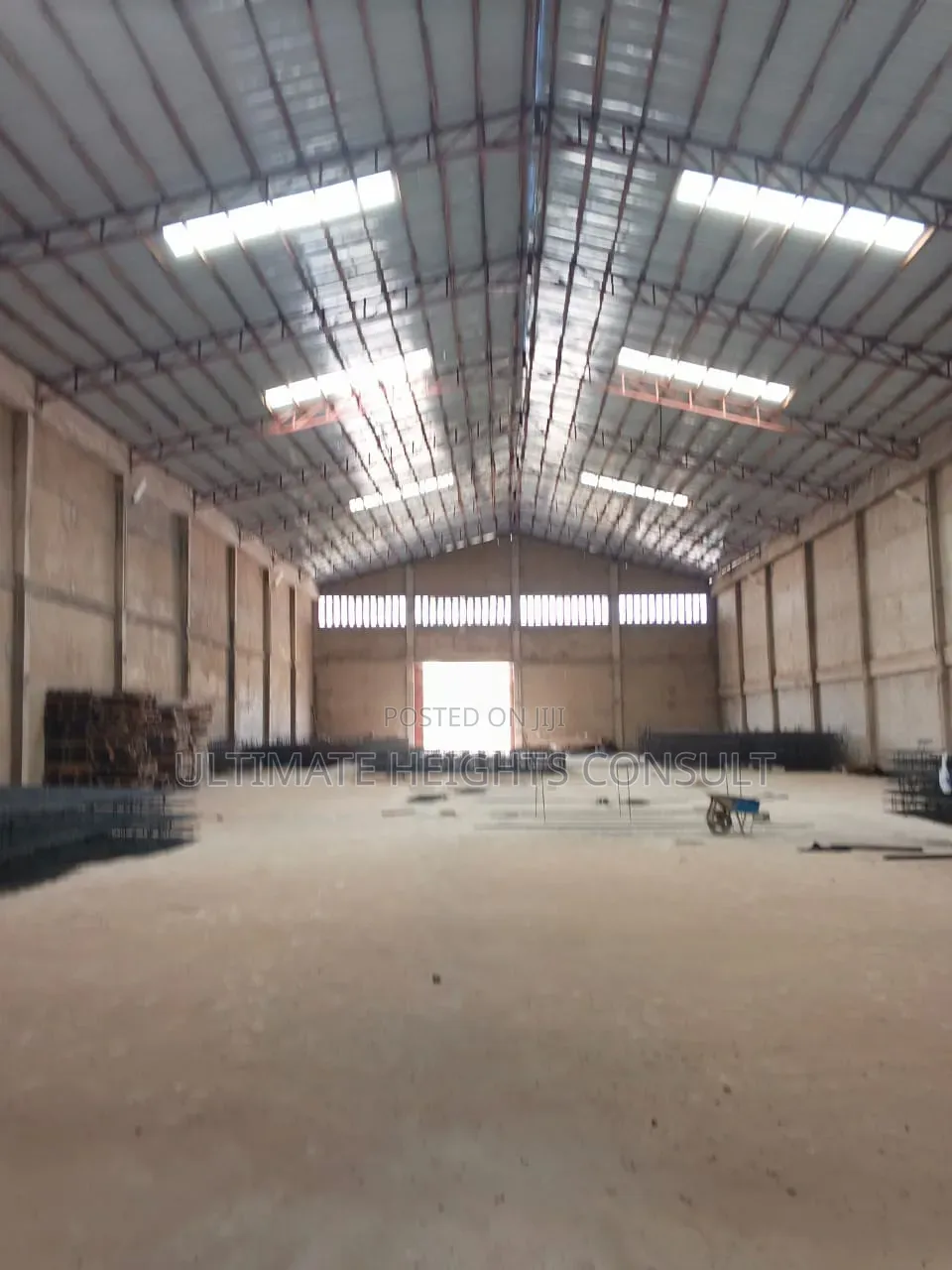 Warehouse 1400 Square Meters for Rent at Spintex