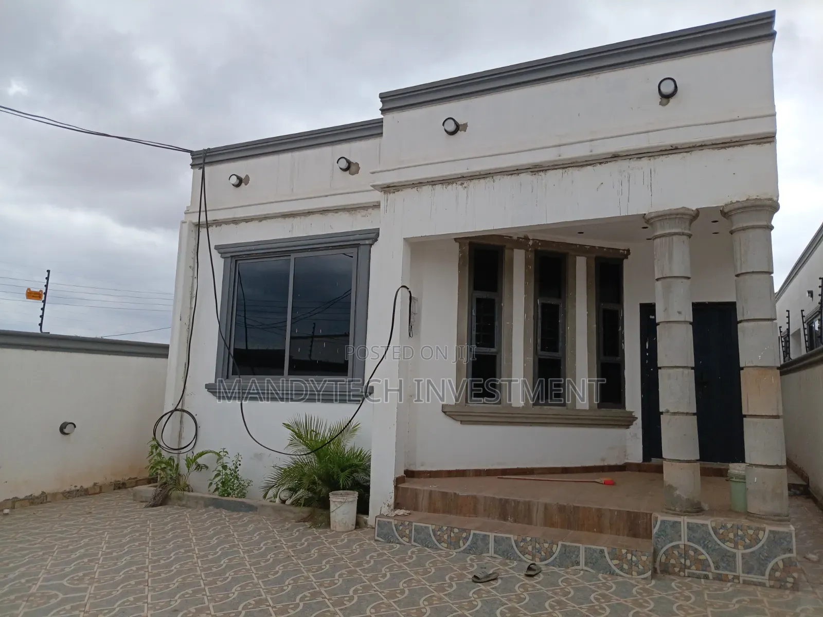 3bdrm Villa in Lake Side Estate for sale