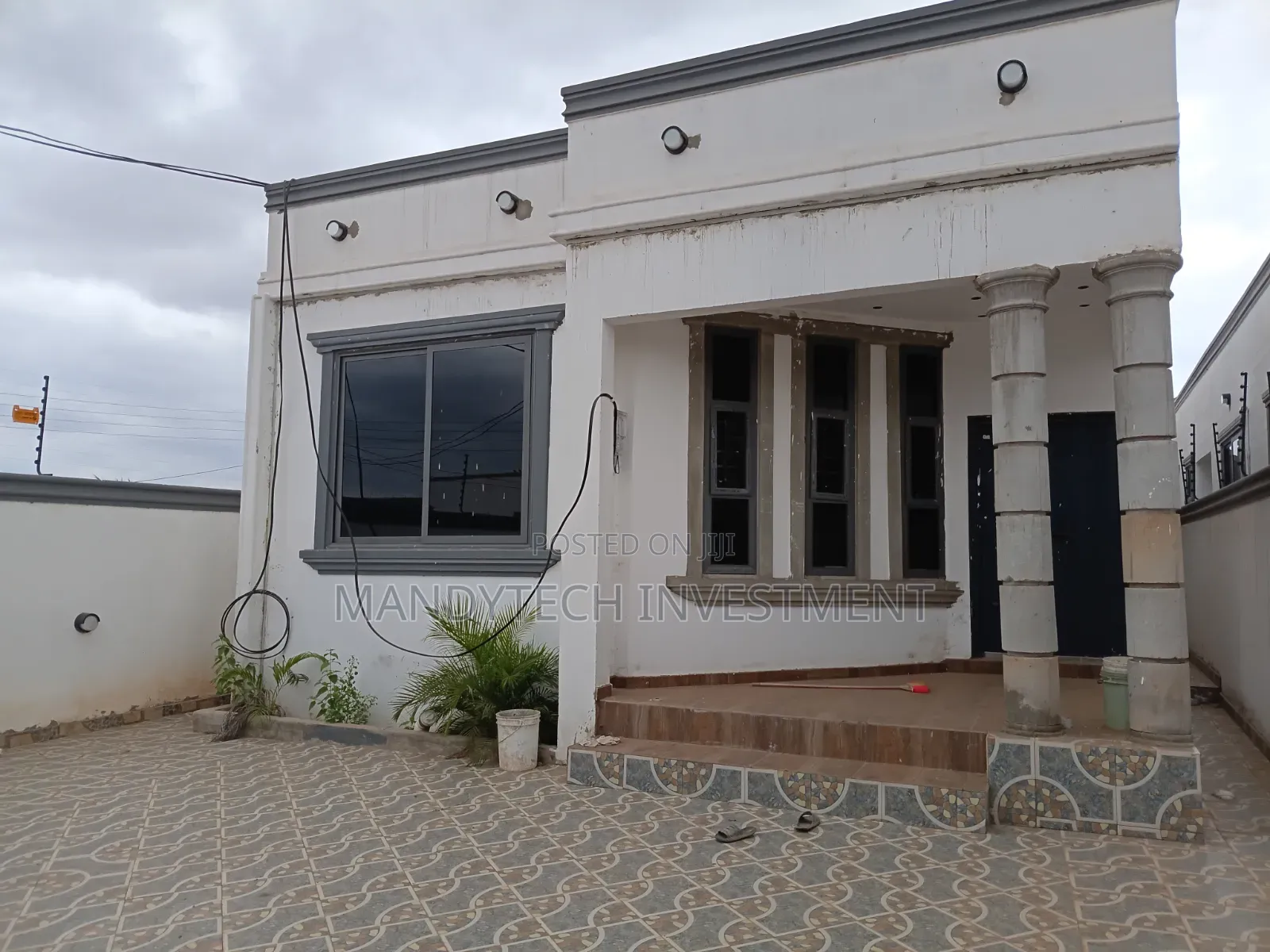 3bdrm Villa in Lake Side Estate for sale