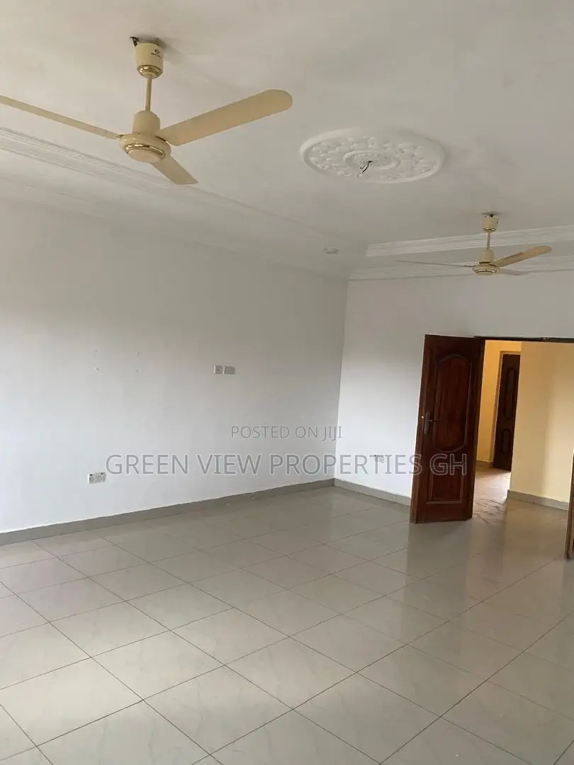3bdrm Apartment in West Hills Mall Area for rent