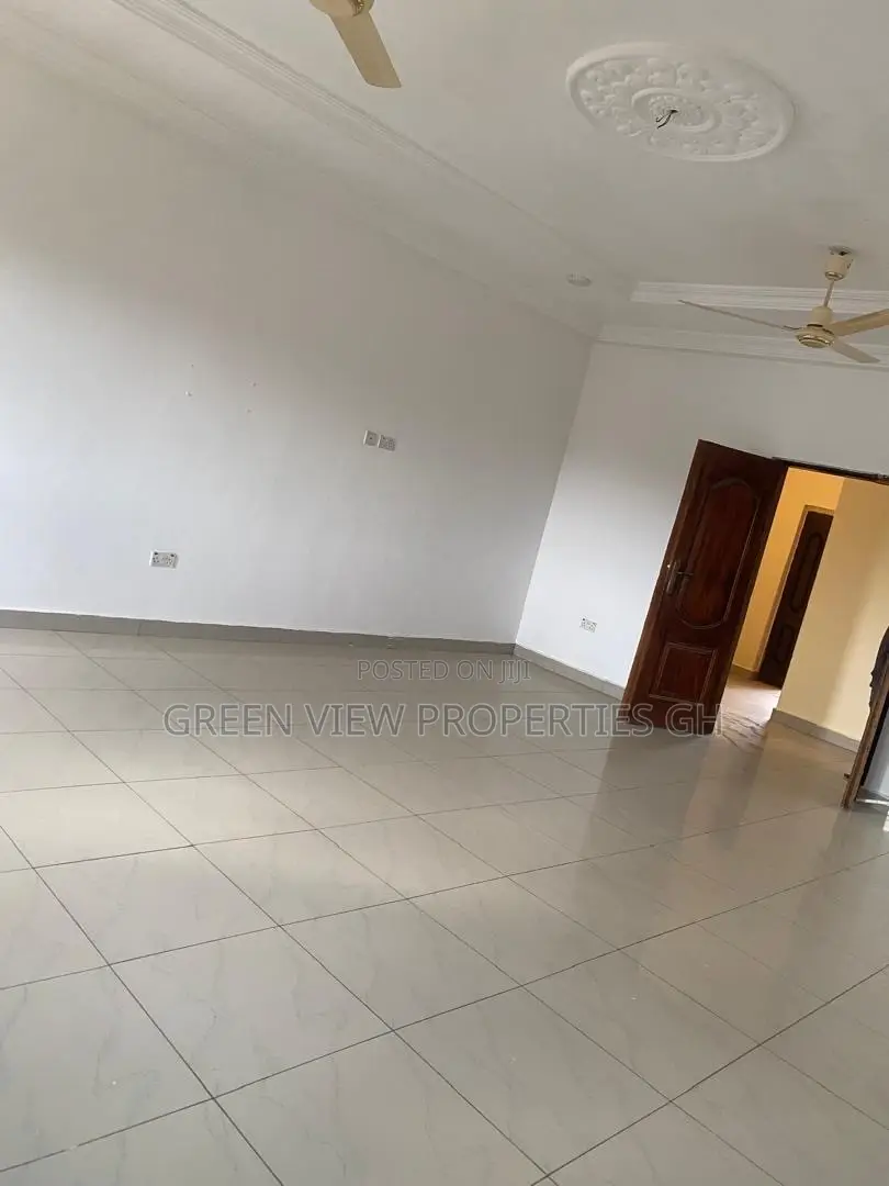 3bdrm Apartment in West Hills Mall Area for rent