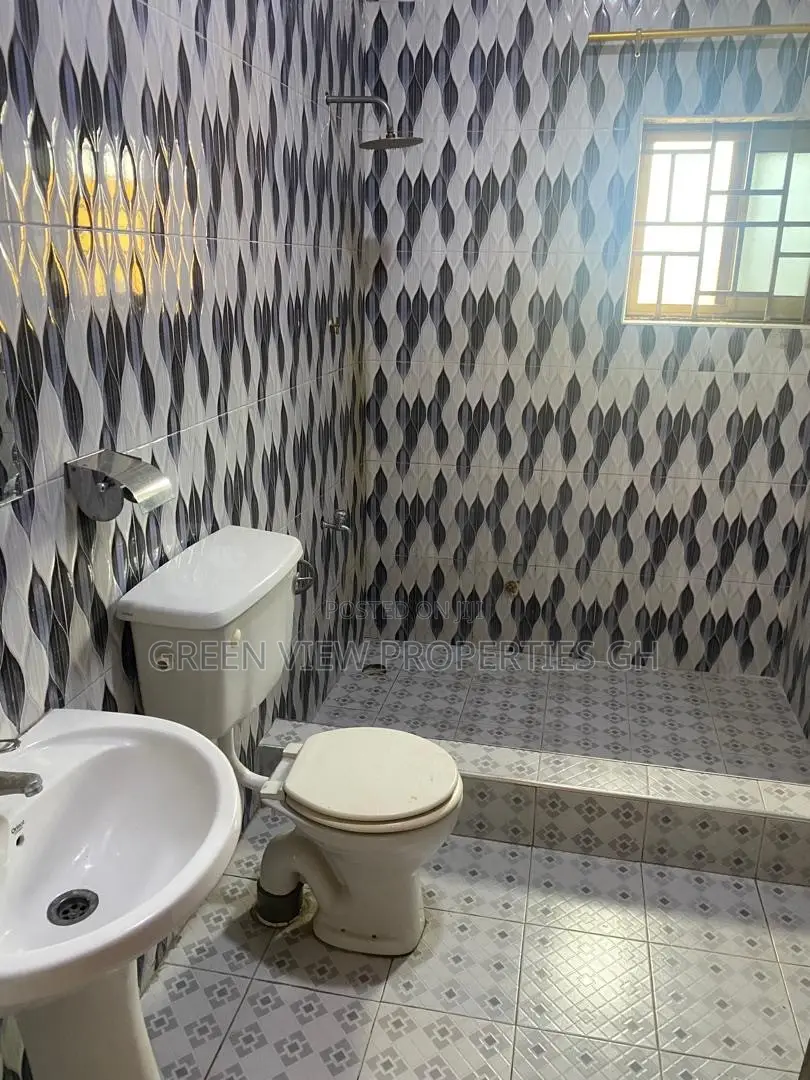 3bdrm Apartment in West Hills Mall Area for rent