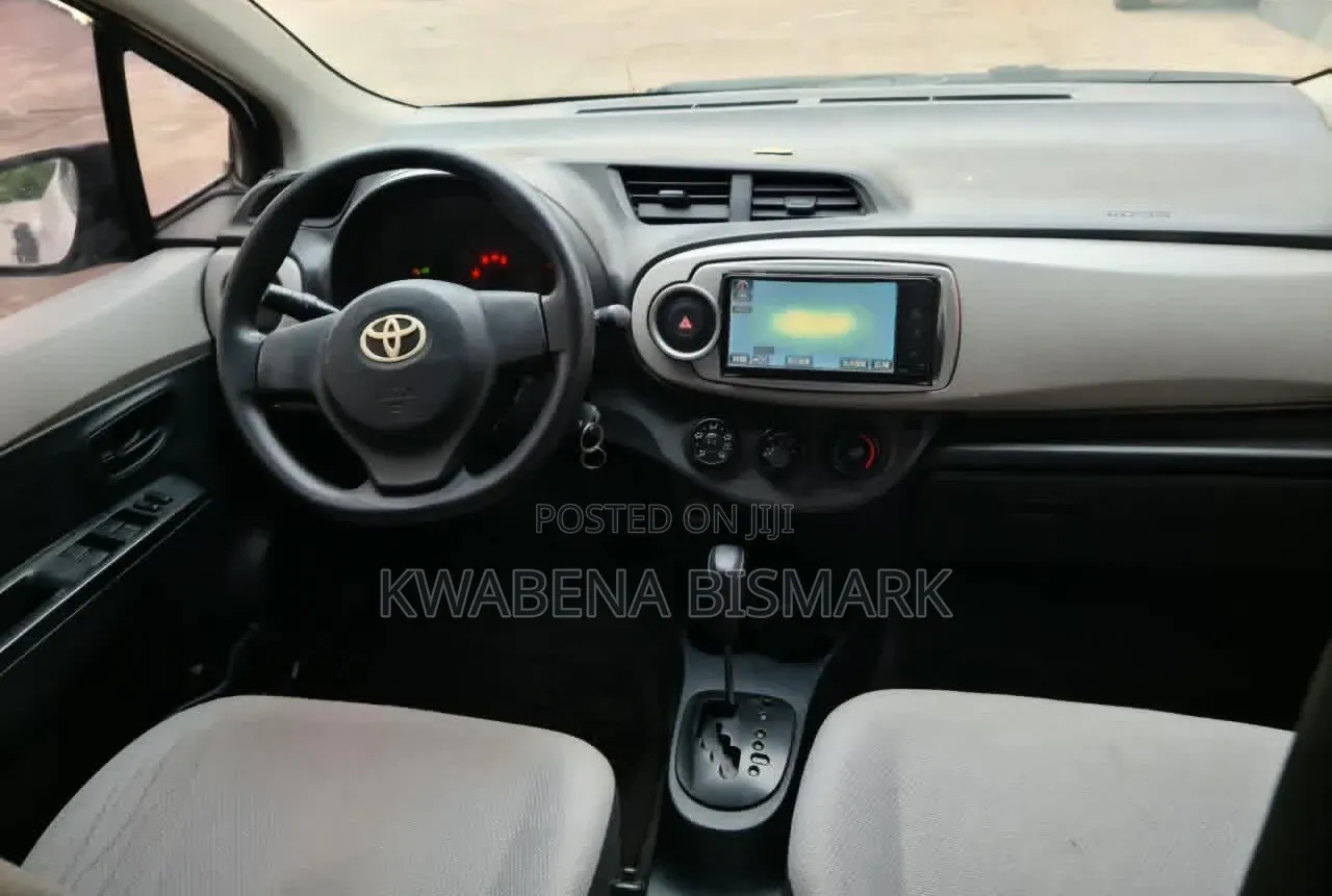 Toyota Vitz 2012 White