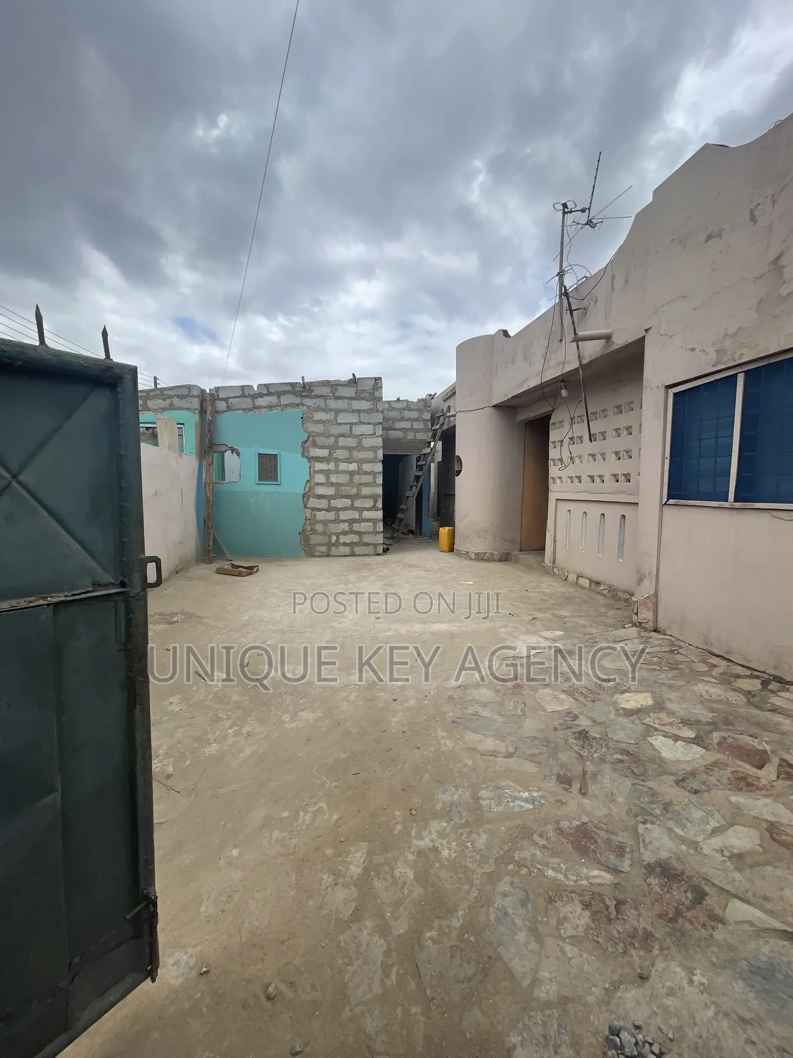 6bdrm House in Unique Key Agency, Achimota for sale