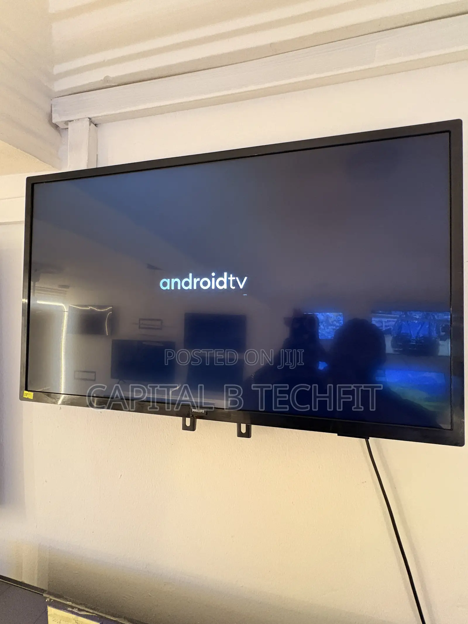 32inches Full Digital Satellite Android UHD HDR Smart Phillps TV