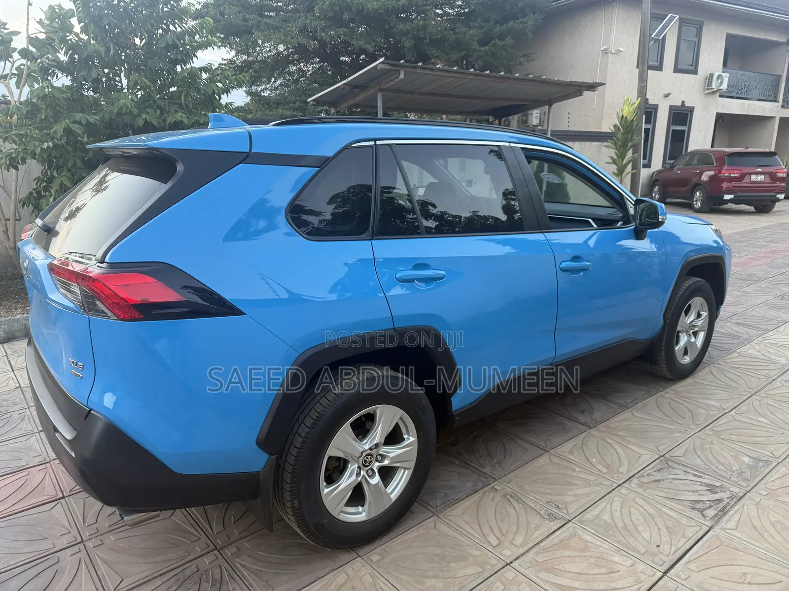 Toyota RAV4 XLE 2021 Blue
