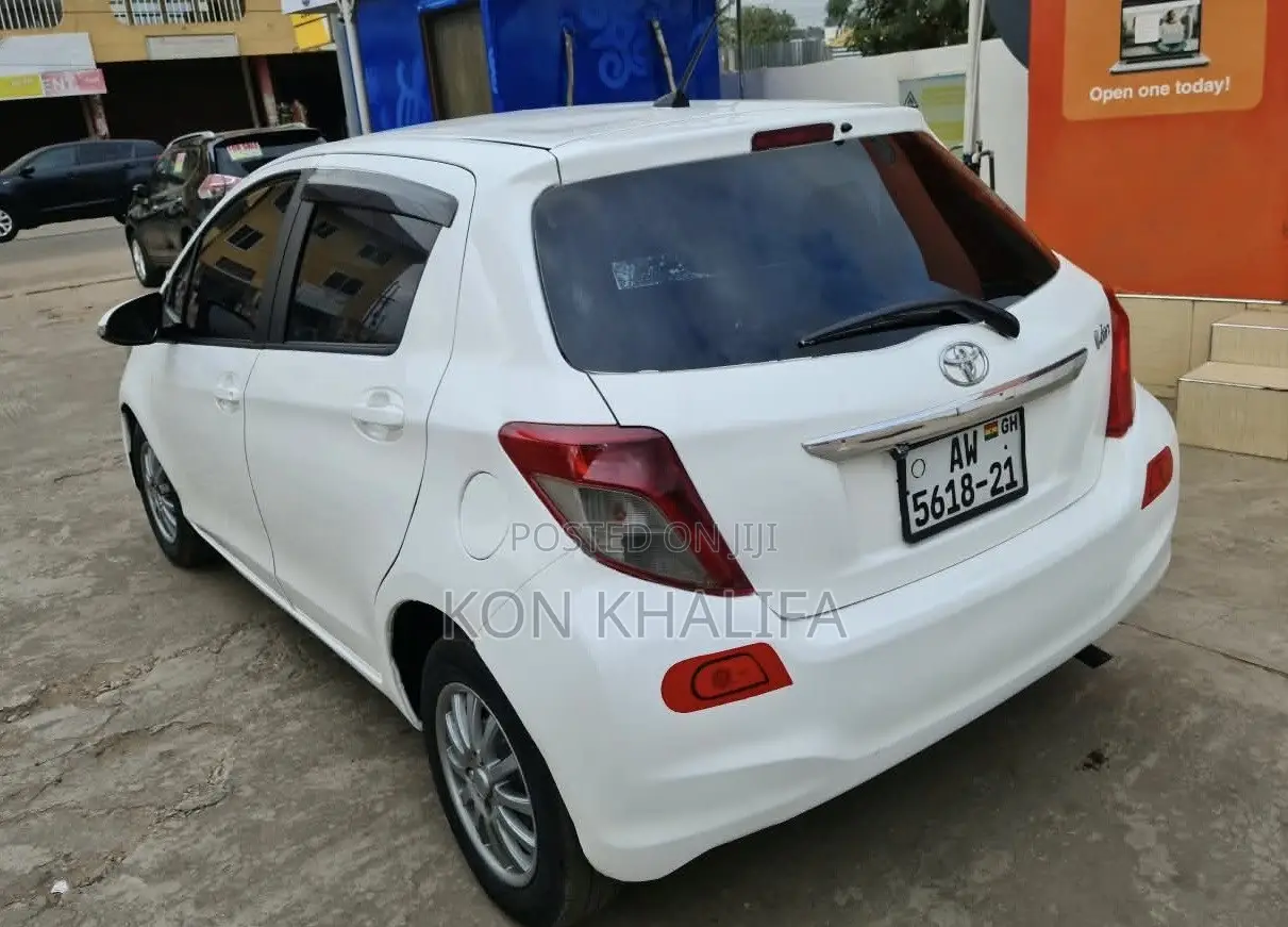 Toyota Vitz 1.3 FWD 5dr 2012 White