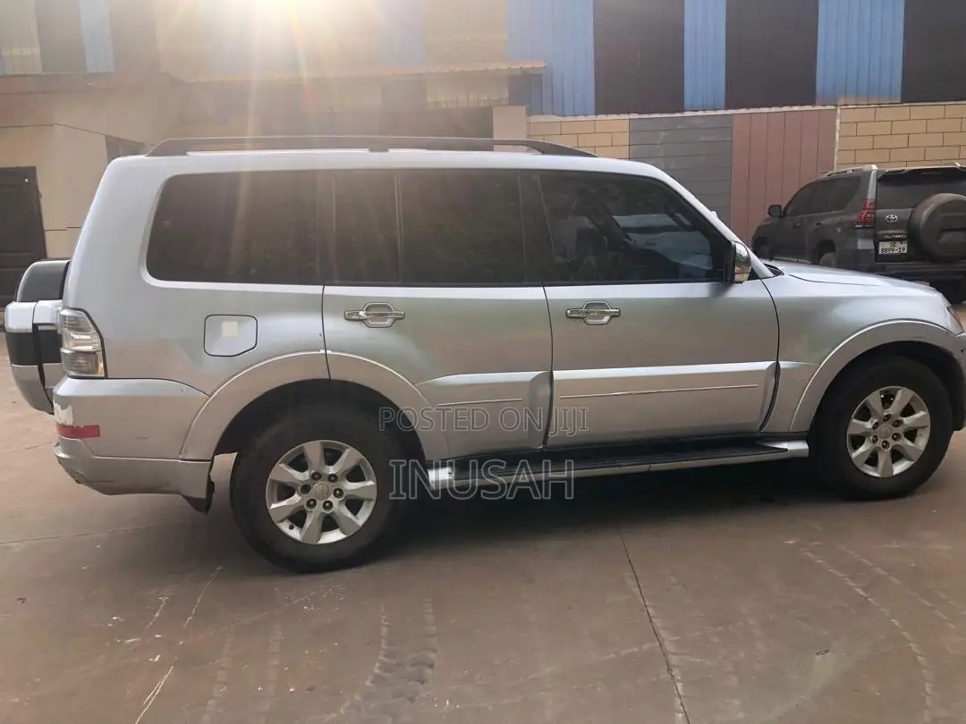 Mitsubishi Pajero V80 3.5 V6 GL/GLS 2015 Silver