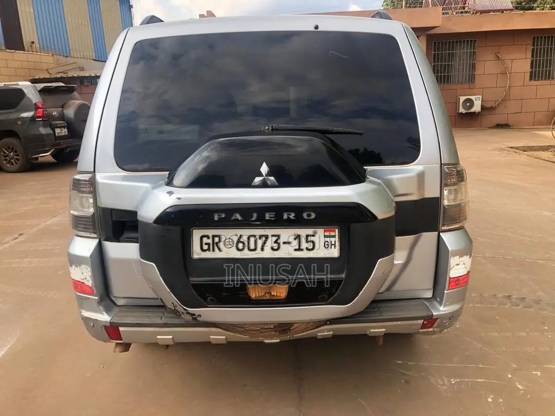 Mitsubishi Pajero V80 3.5 V6 GL/GLS 2015 Silver