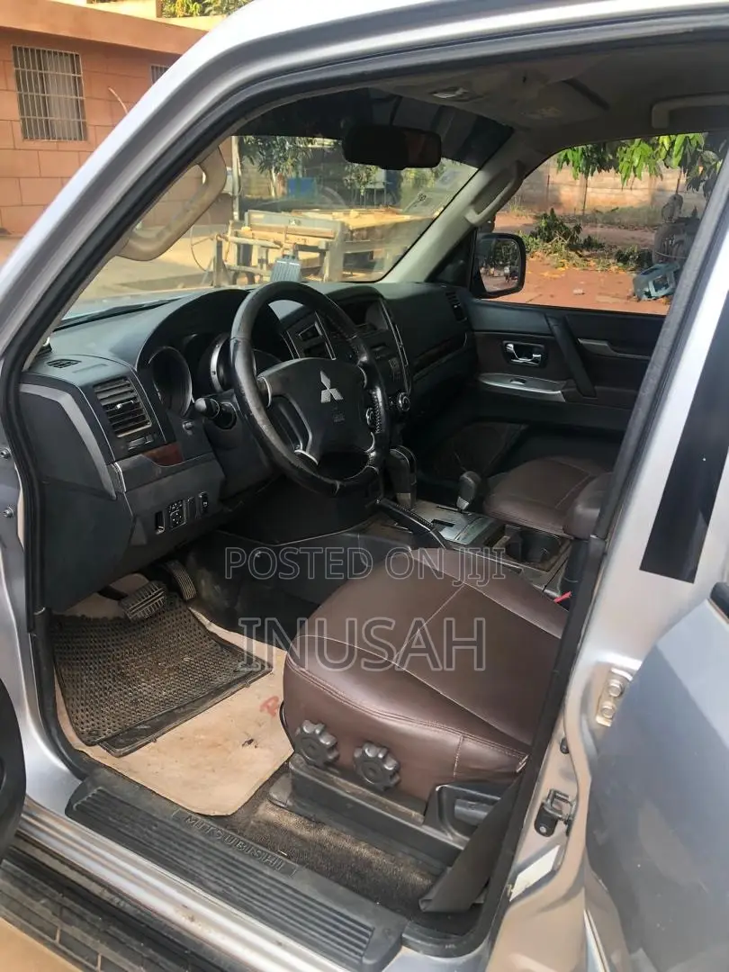 Mitsubishi Pajero V80 3.5 V6 GL/GLS 2015 Silver