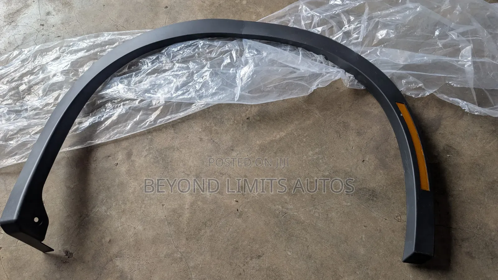 Mitsubishi Outlander 2022,2023,2024 Fender Moulding With Reflector