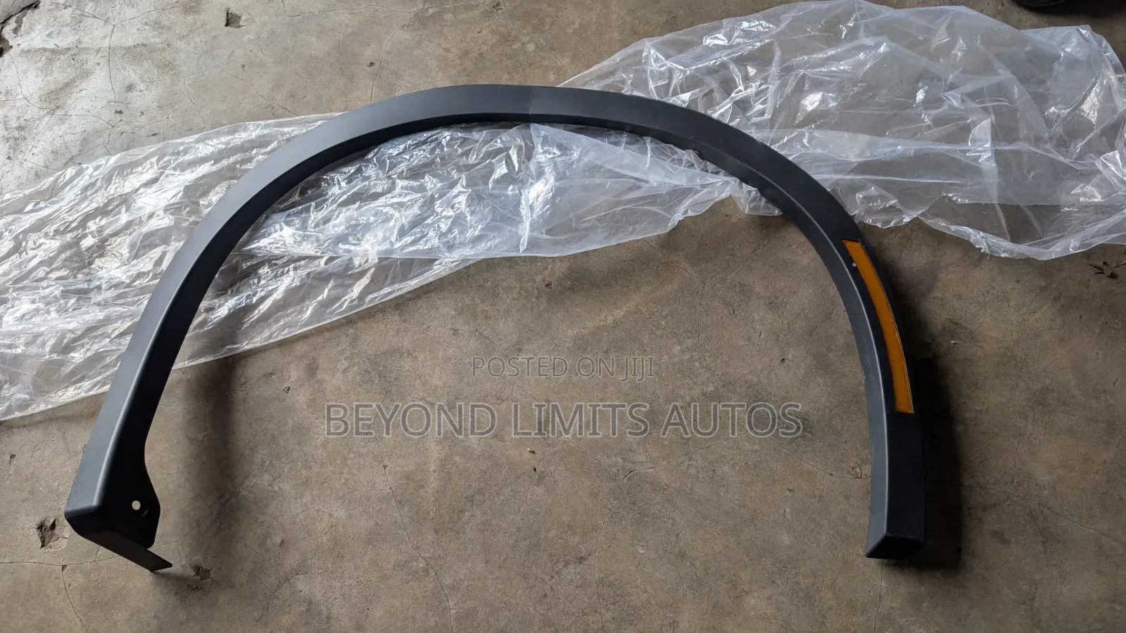 Mitsubishi Outlander 2022,2023,2024 Fender Moulding With Reflector