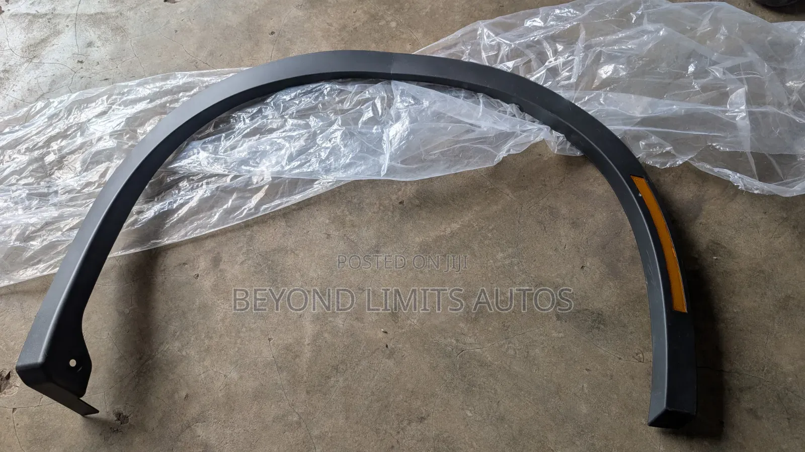 Mitsubishi Outlander 2022,2023,2024 Fender Moulding With Reflector