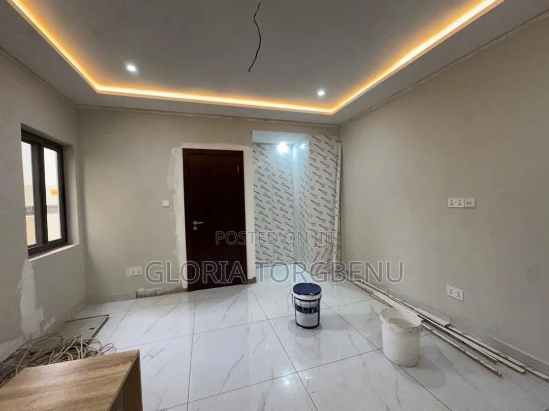 4bdrm House in Ashaley Botwe for sale