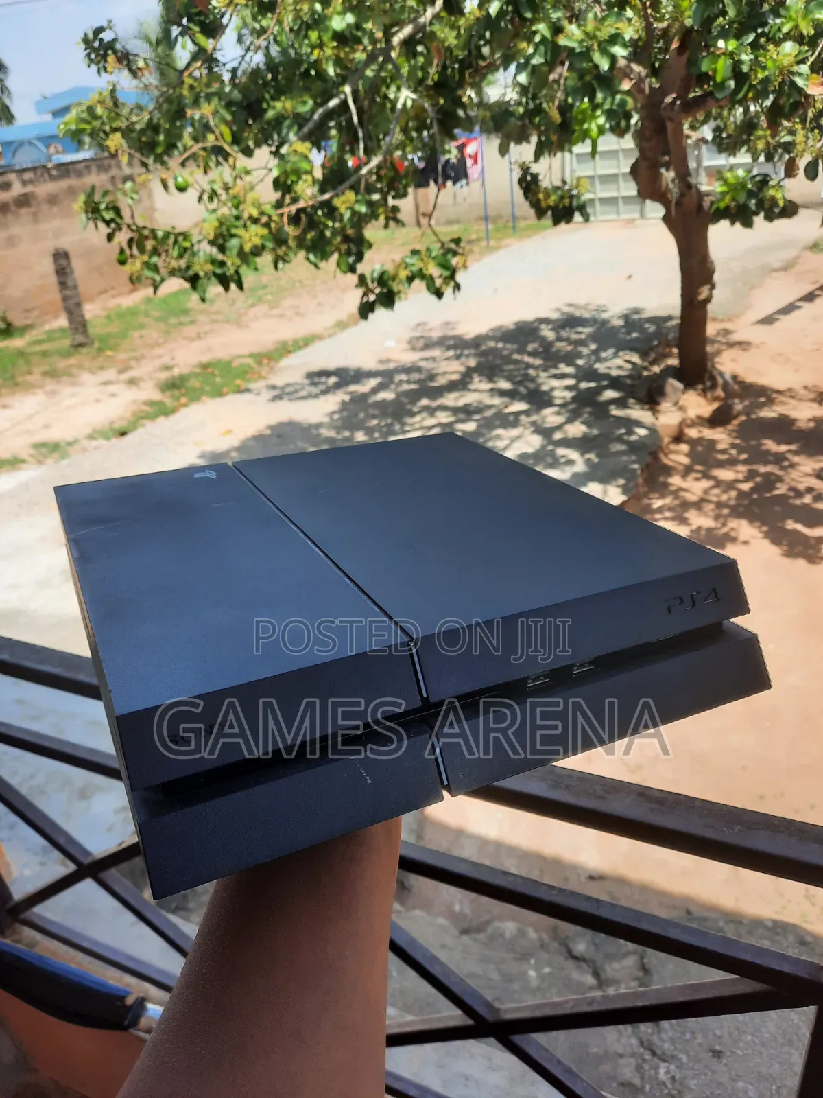 Ps4 Standard With FC 27 and 7 Other Games + 2 Controllers