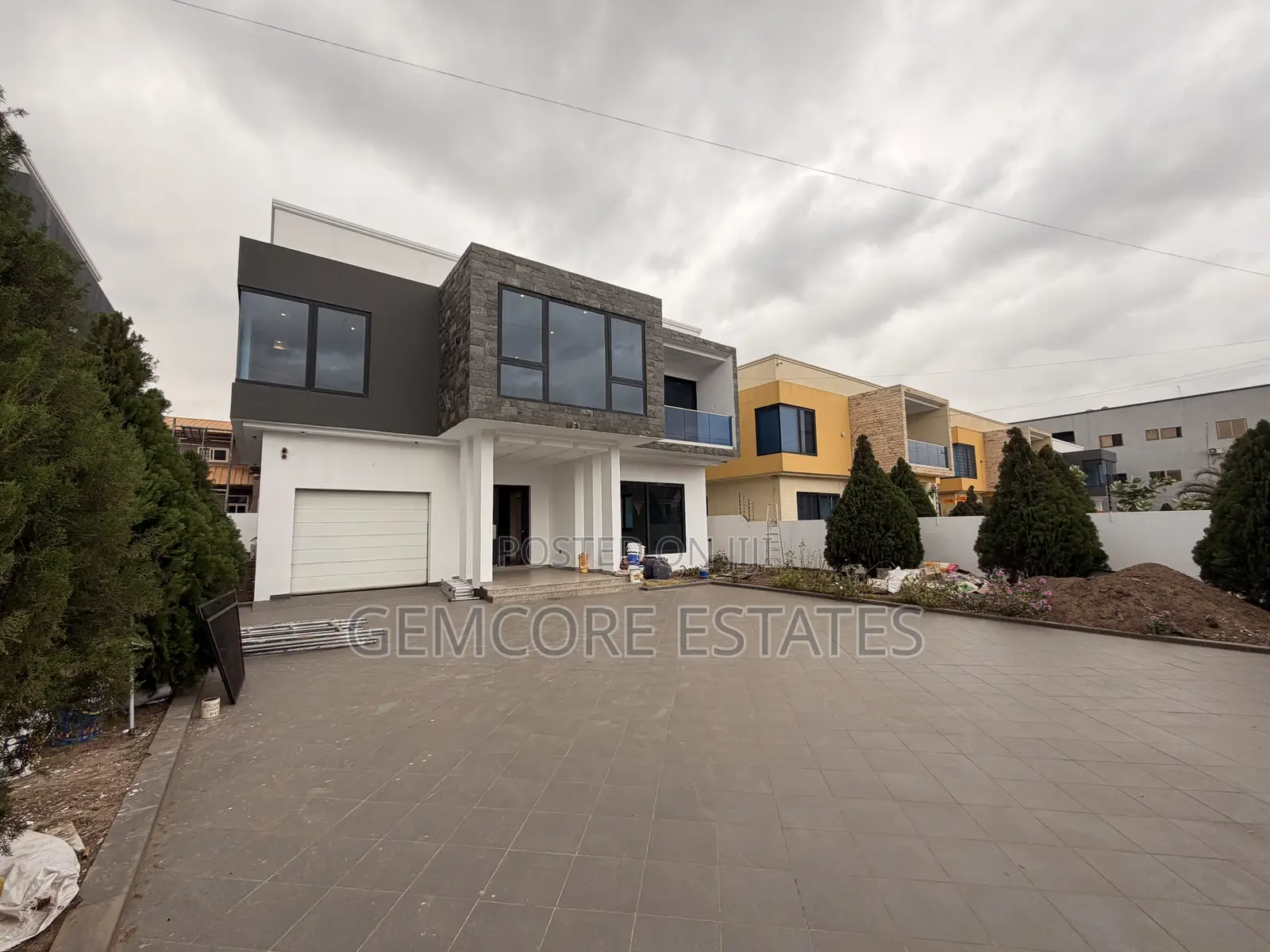 5bdrm House in Ars, East Legon for rent