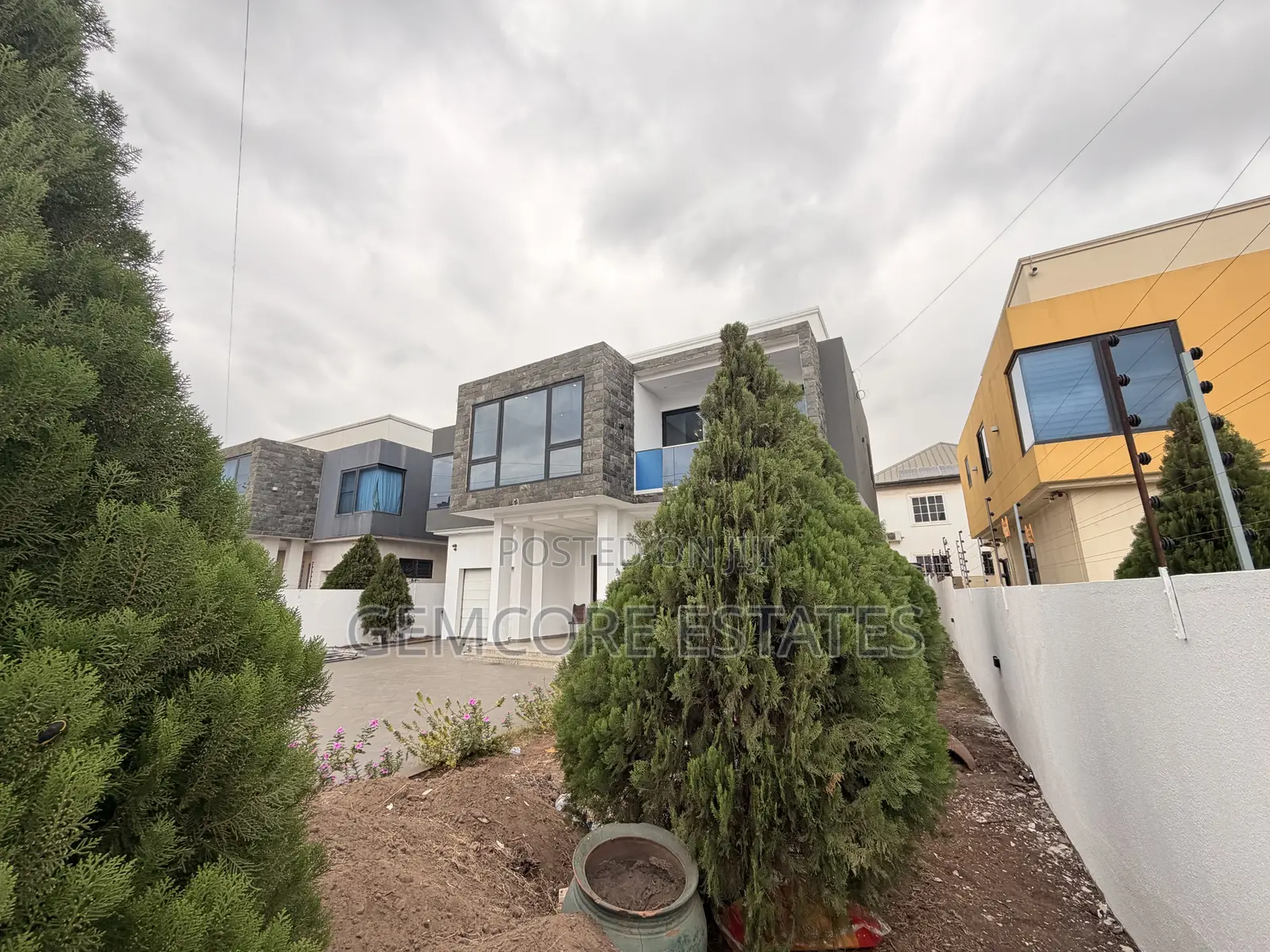 5bdrm House in Ars, East Legon for rent