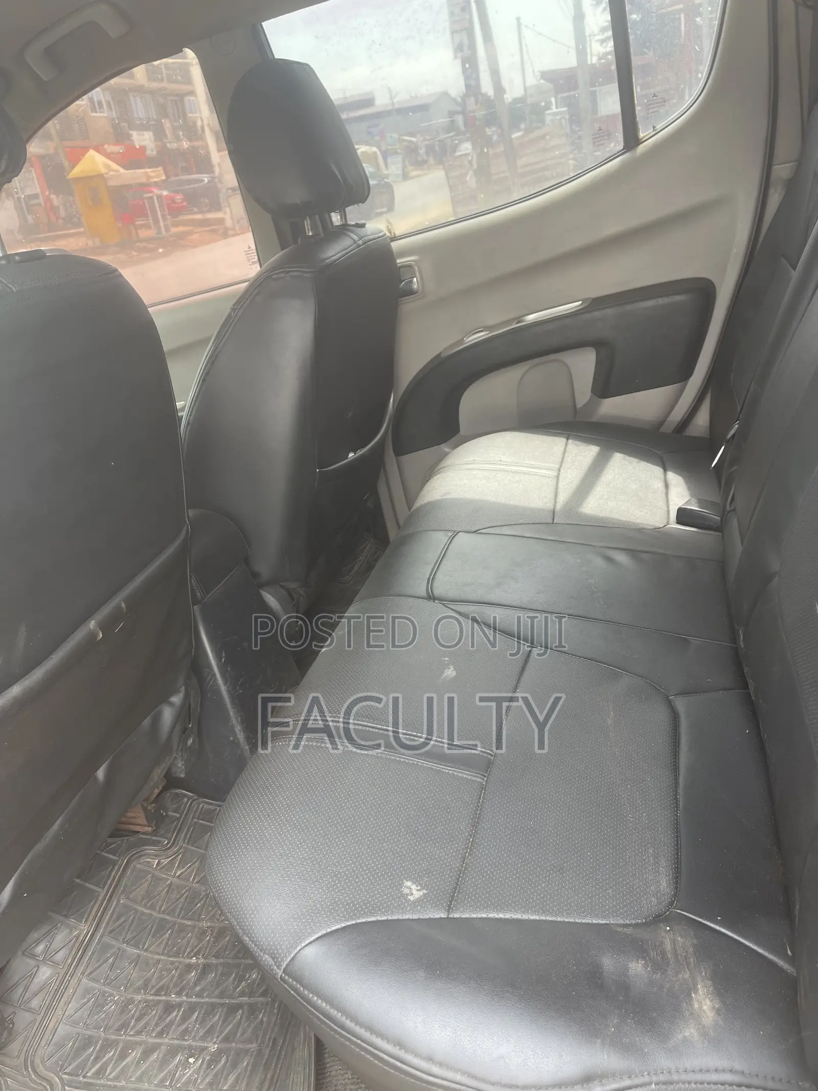Mitsubishi L200 Club Cab 2.5 180hp 4WD 2013 Black