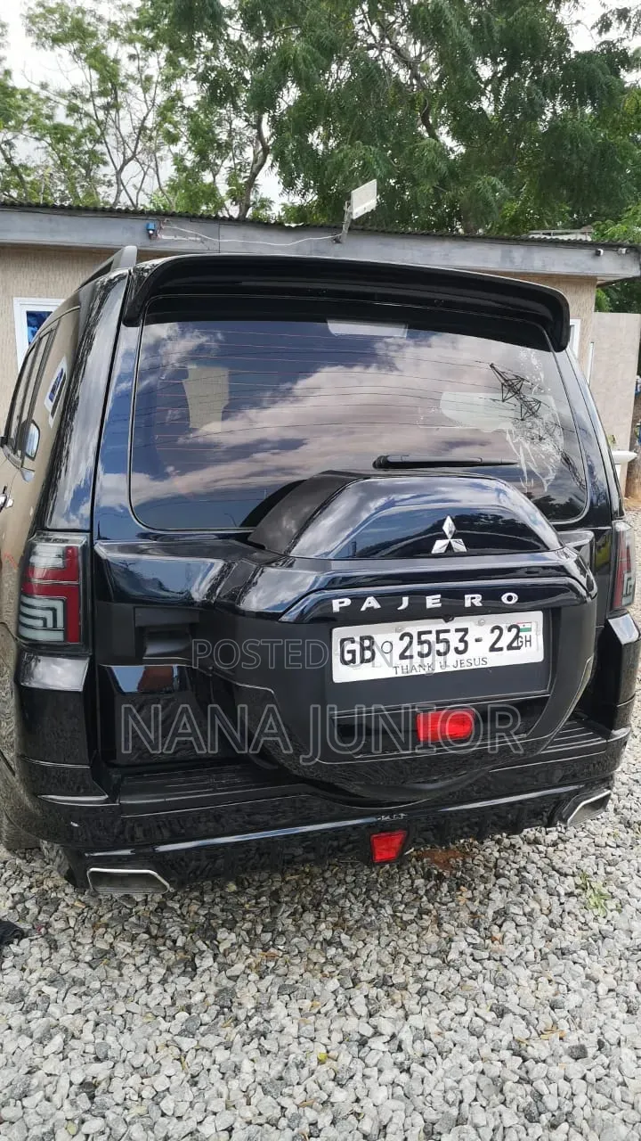 Mitsubishi Pajero 2010 Black