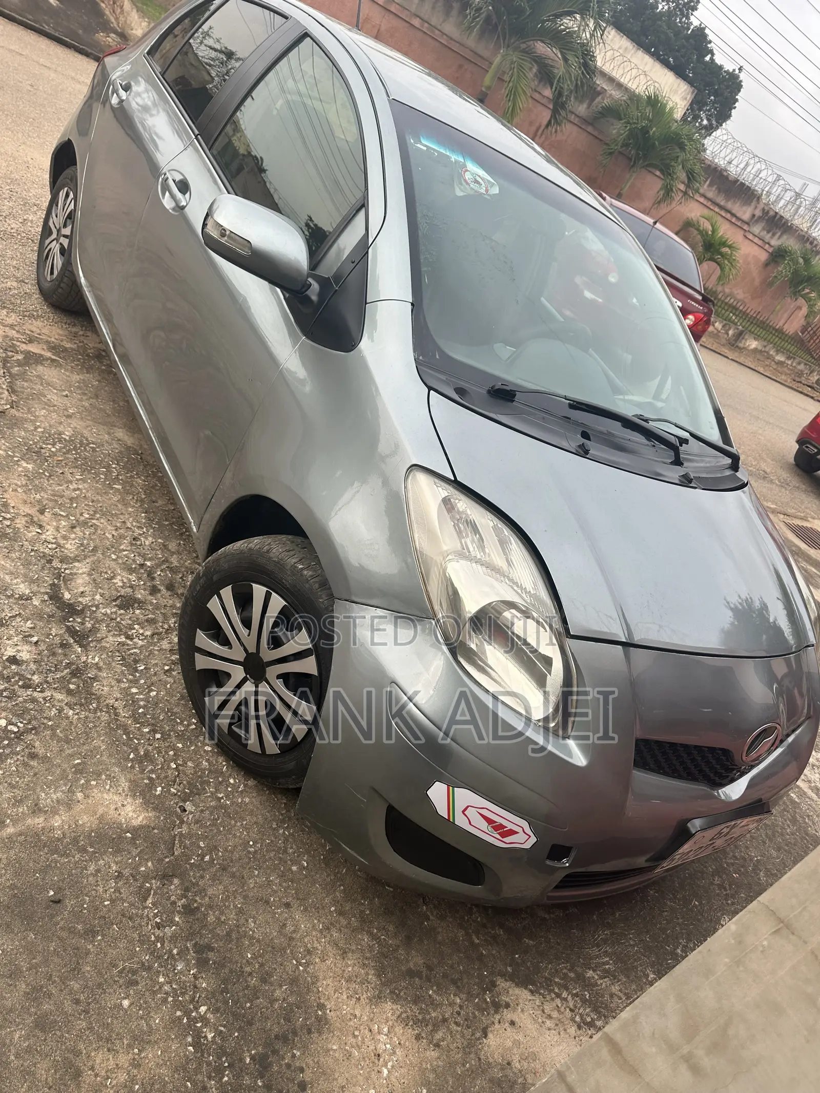 Toyota Vitz 2010 Silver