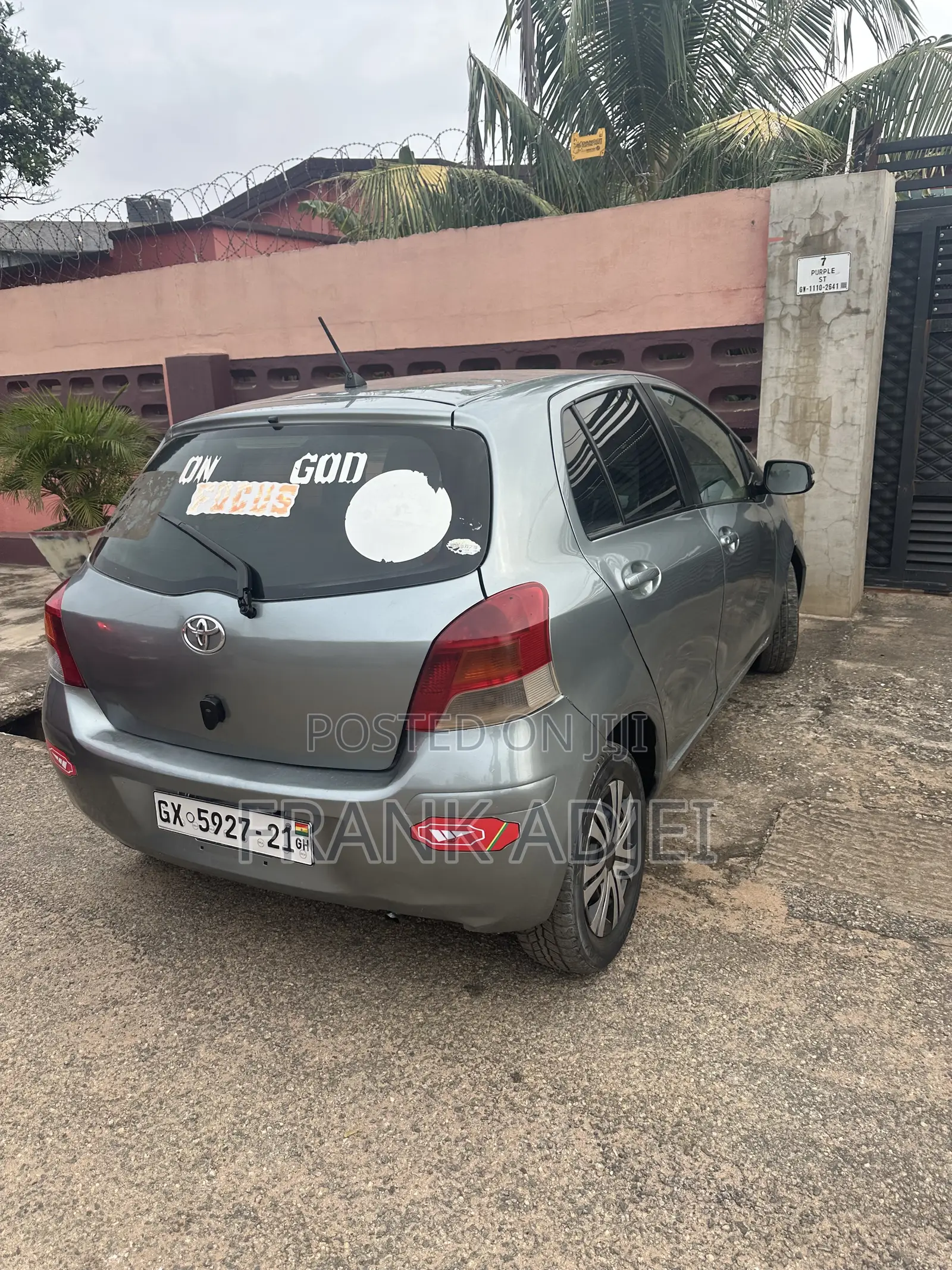 Toyota Vitz 2010 Silver