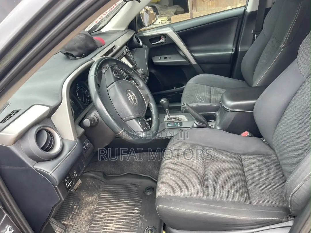 Toyota RAV4 XLE AWD (2.5L 4cyl 6A) 2017 Gray