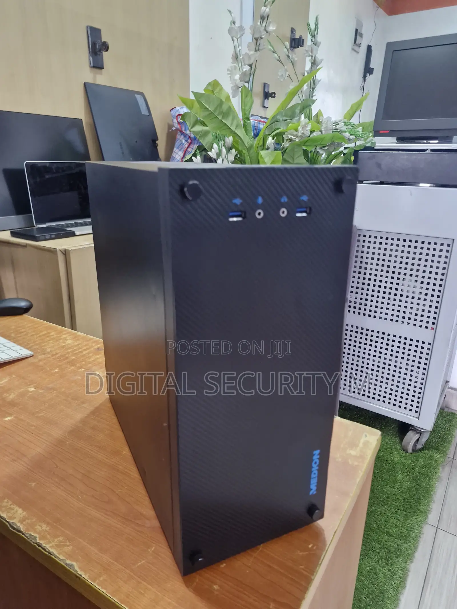 Desktop Computer 8GB Intel Core i5 SSD 256GB